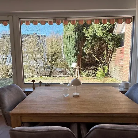 Grosszuegig, Modern, Mit Garten Sanierte 4-zimmer-wohnung Mit Terrasse Apartment